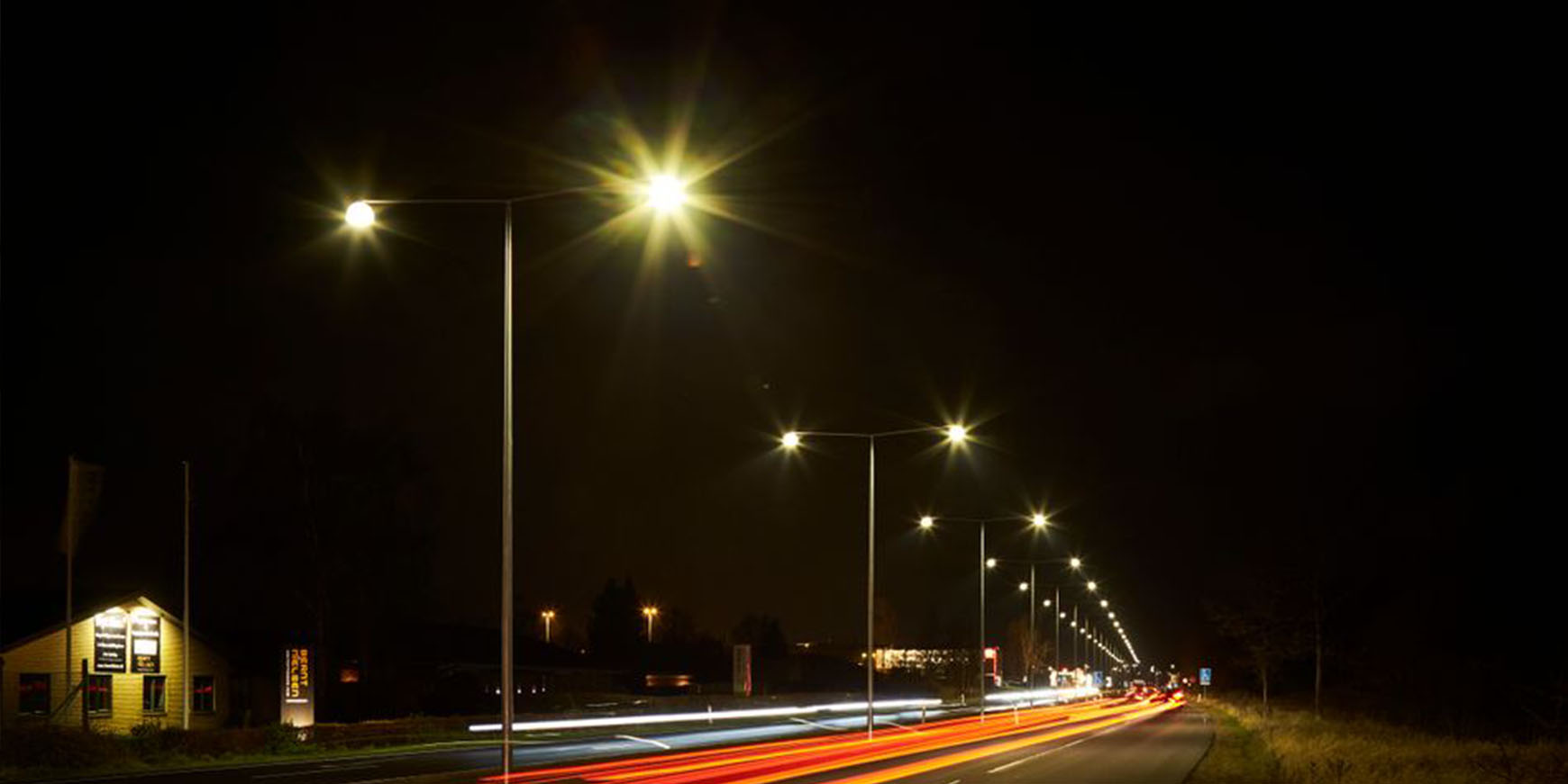Lamperne langs de danske statsveje bliver udskiftet med klimavenlig LED-belysning