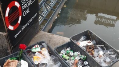 Tonsvis af affald flyder hvert år ud i havene fra verdens floder. En dansk robot skal nu afhjælpe det problem efter et succesfuldt forsøg i Aarhus.