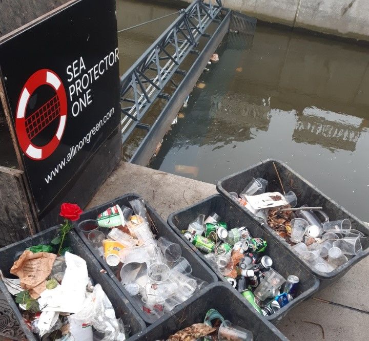 Tonsvis af affald flyder hvert år ud i havene fra verdens floder. En dansk robot skal nu afhjælpe det problem efter et succesfuldt forsøg i Aarhus.