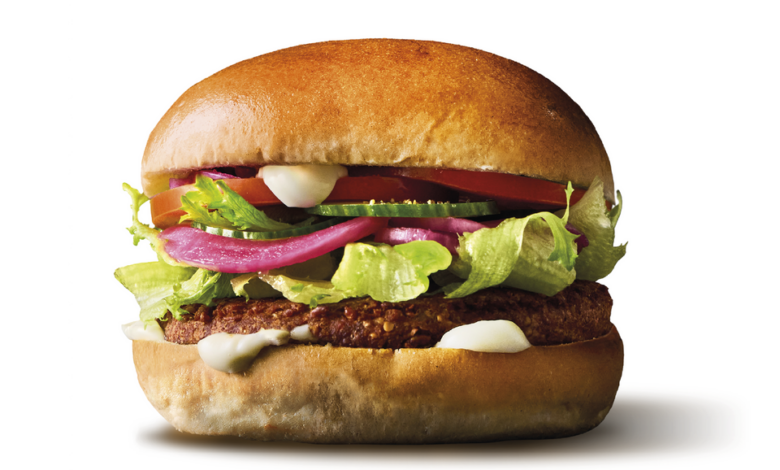 Du bliver ikke høj på burgeren, men på smagen, lover Sunset Boulevard i en pressemeddelelse. Fastfoodkæden lancerer nu en vegetarisk burger med hampefrø.