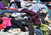 Et bredt politisk flertal har besluttet, at vi fra 1. juli skal sortere vores tekstilaffald derhjemme. Det betyder, at flere ton tøj og tekstiler vil blive genanvendt.